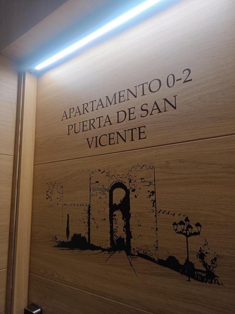 Apartamentos Turisticos Avila Puerta De San Vicente 0-2 외부 사진