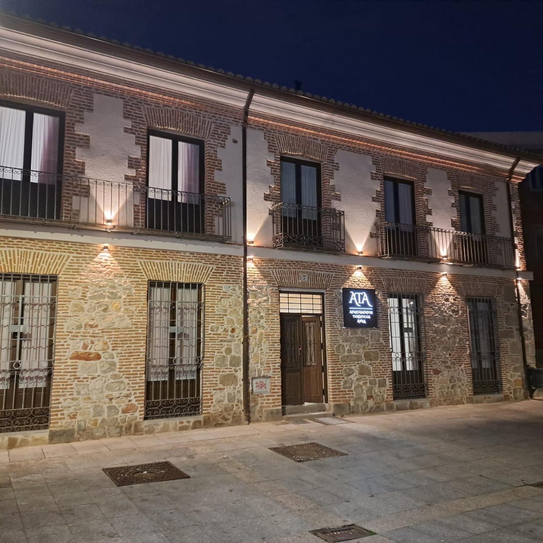 Apartamentos Turisticos Avila Puerta De San Vicente 0-2 외부 사진